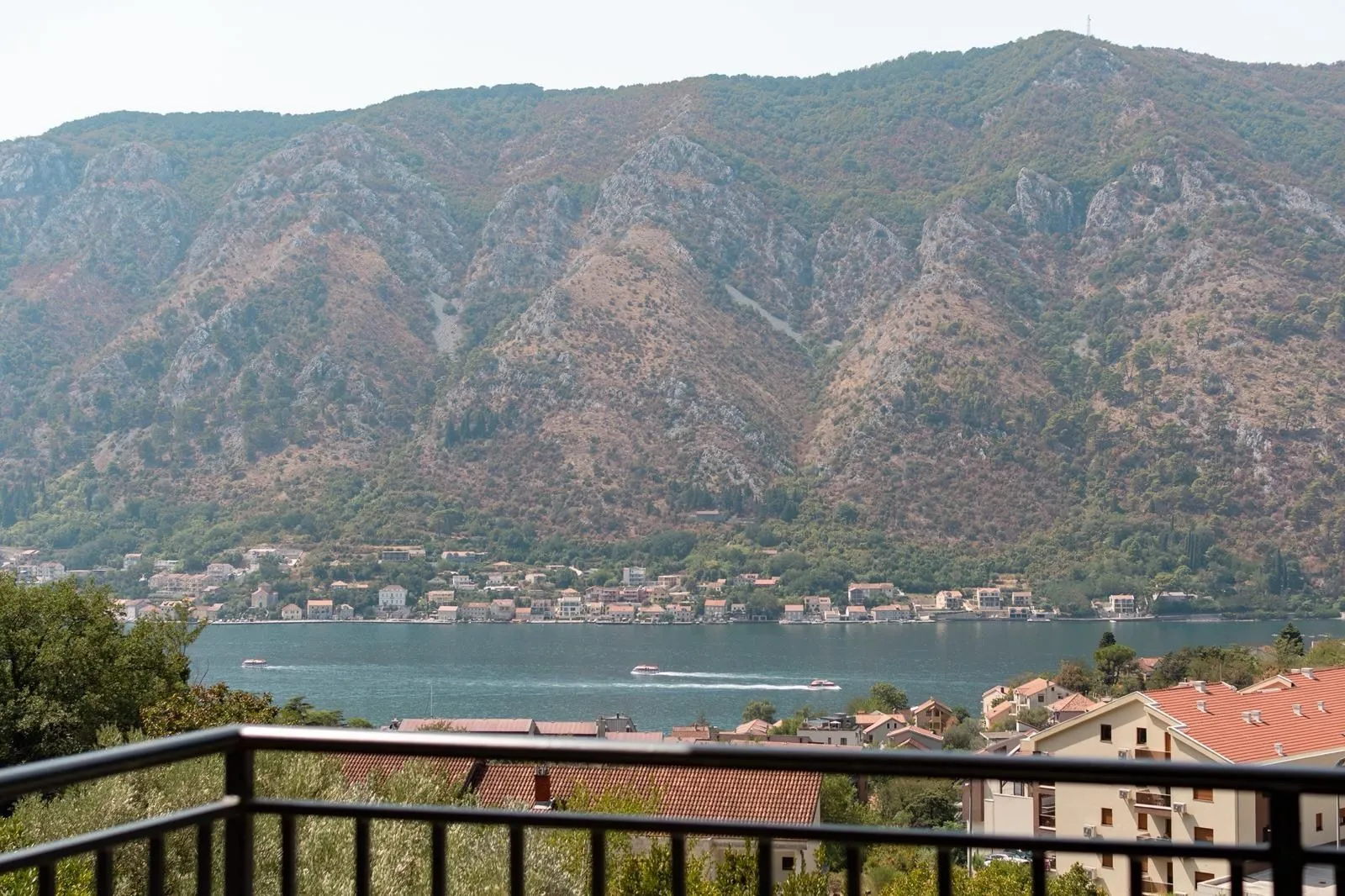Izdavanje, jednosoban stan, 47m², Dobrota, Kotor