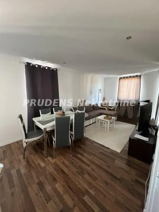 Izdavanje, trosoban stan, 75m², Voždovac Sve Podlokacije, Beograd