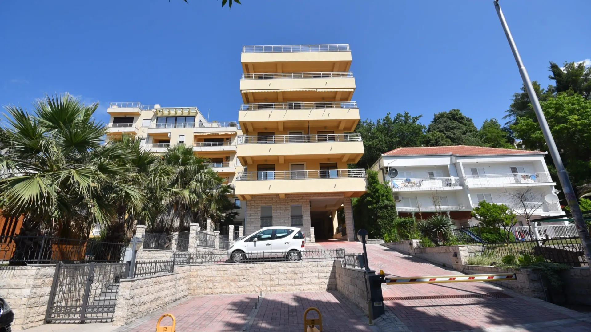 Izdavanje, dvosoban stan, 47m², Igalo, Herceg Novi