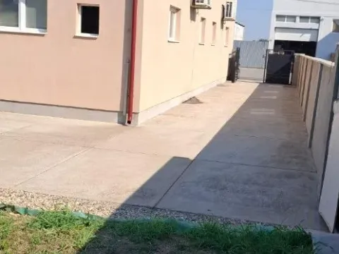 Izdavanje, poslovni prostor, 400m², Altina, Beograd - image 10