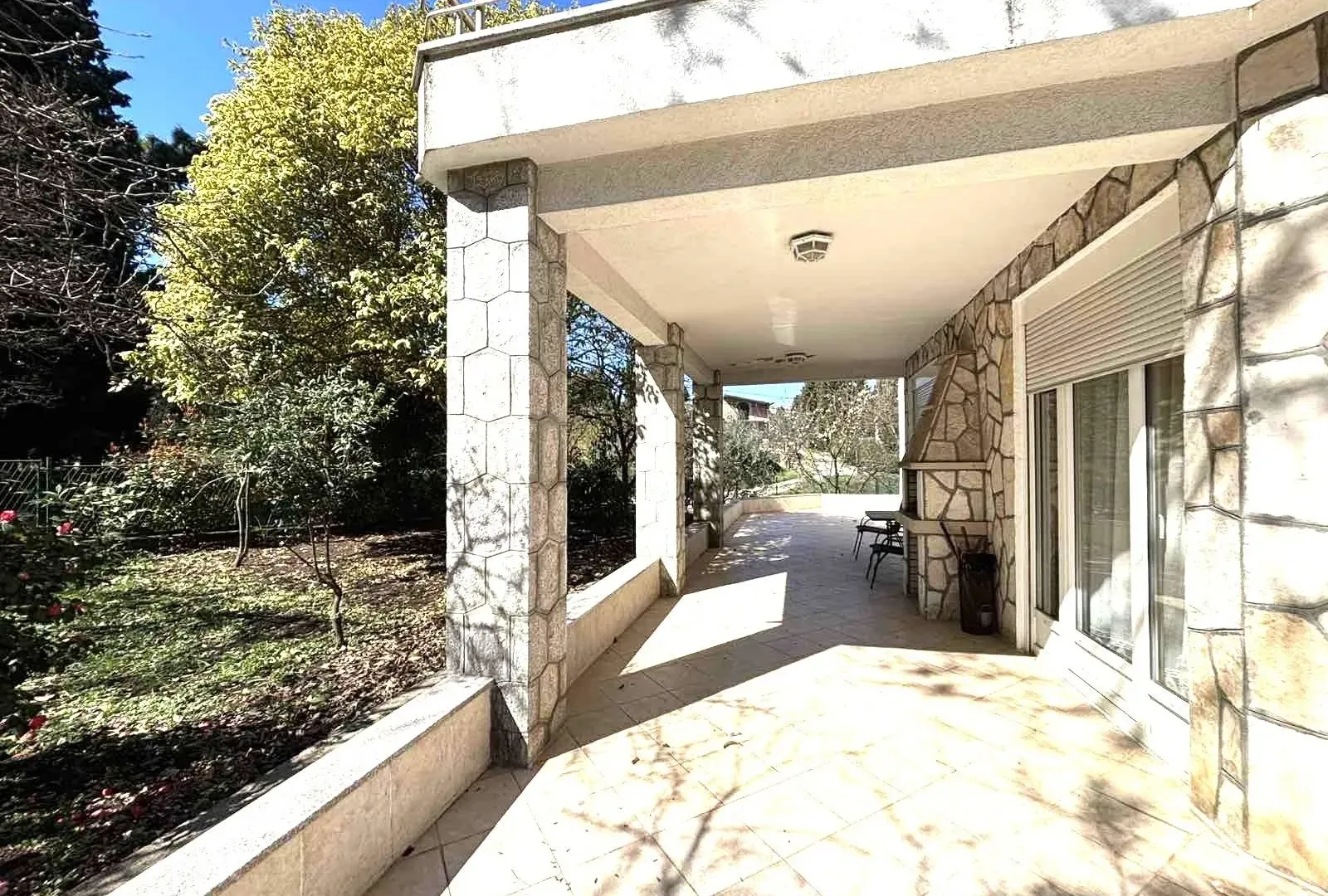 Rent, house, 300m², Zagorič, Podgorica
