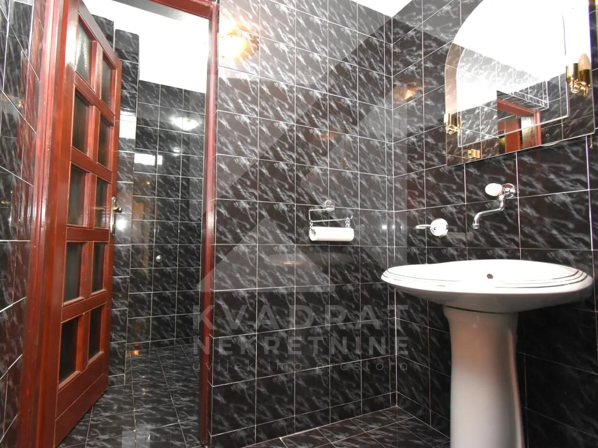 Rent, house, 300m², Gorica C, Podgorica
