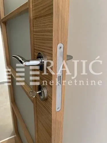 Rent, office space, 50m², Čubura, Beograd