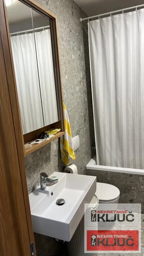Prodaja, trosoban stan, 77m², Sremska Kamenica, Petrovaradin