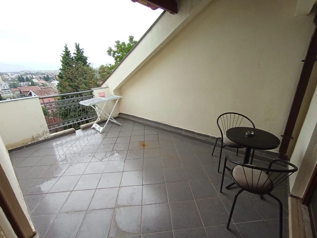 Izdavanje, kuća, 300m², Gorica C, Podgorica
