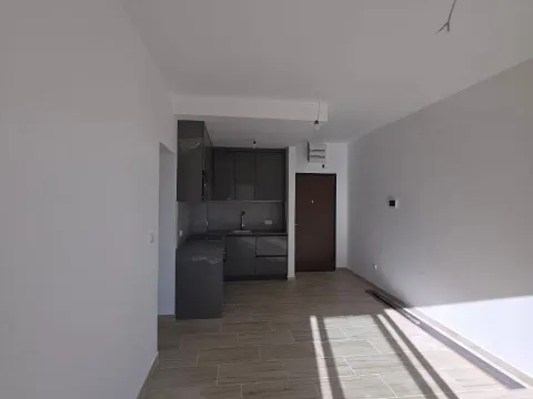 Sale, one bedroom apartment, 37m², Bečići, Budva - image 3