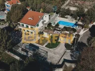 Izdavanje, kuća, 380m², Mareza, Podgorica - image 1