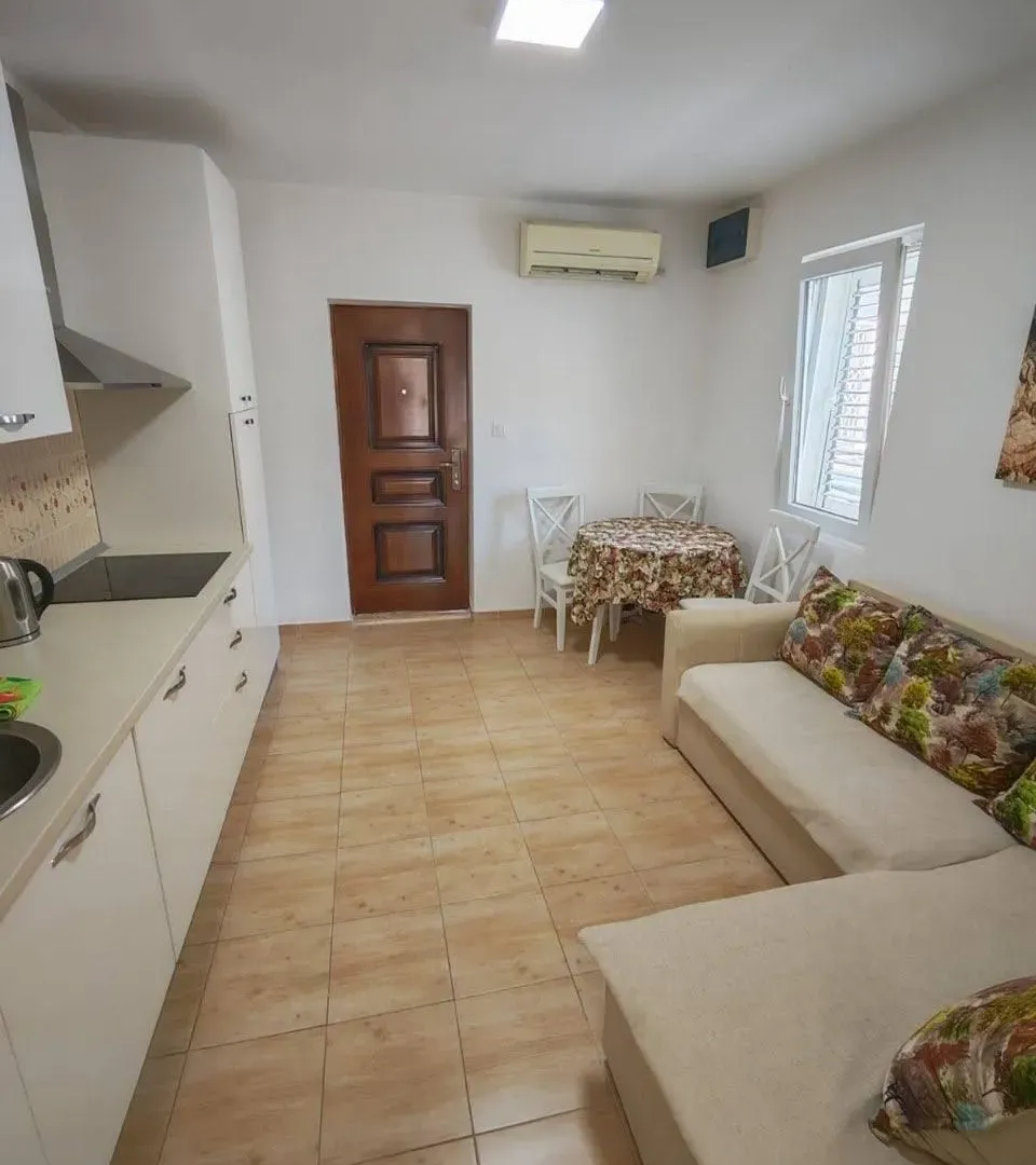 Rent, one bedroom apartment, 33m², Centar, Budva