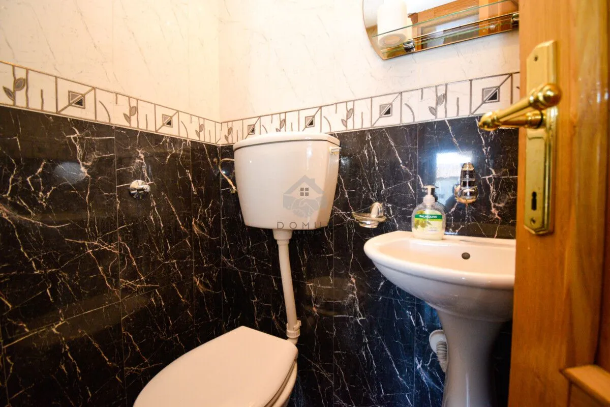 Rent, house, 200m², Gorica C, Podgorica