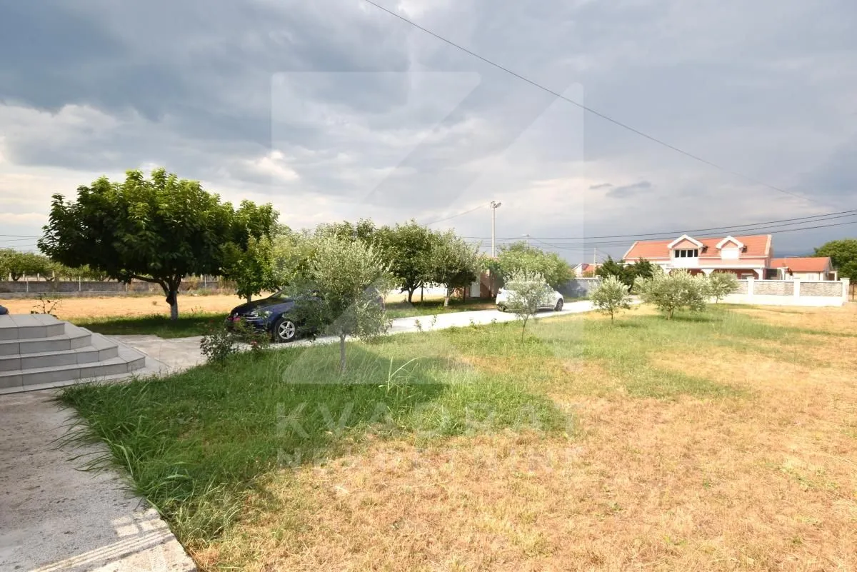 Izdavanje, kuća, 200m², Botun, Podgorica