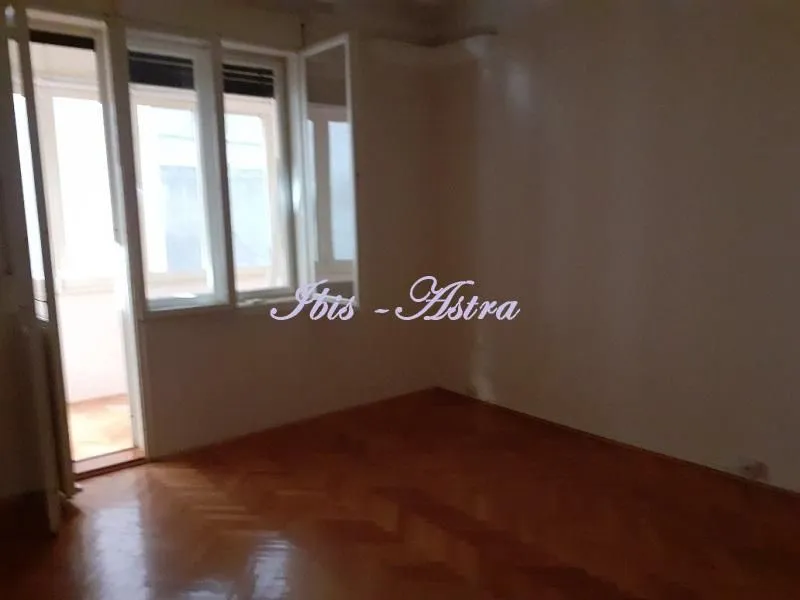 Rent, four bedroom apartment, 140m², Stari Grad, Beograd