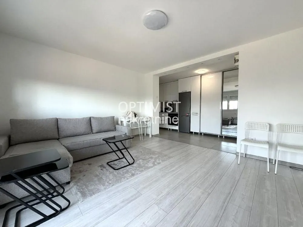 Izdavanje, trosoban stan, 58m², Novi Beograd Blok 28, Novi Beograd Sve Podlokacije