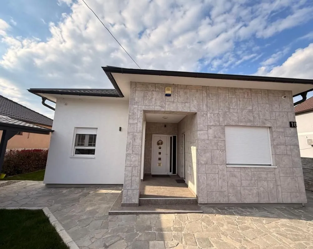Sale, house, 143m², Centar, Inđija
