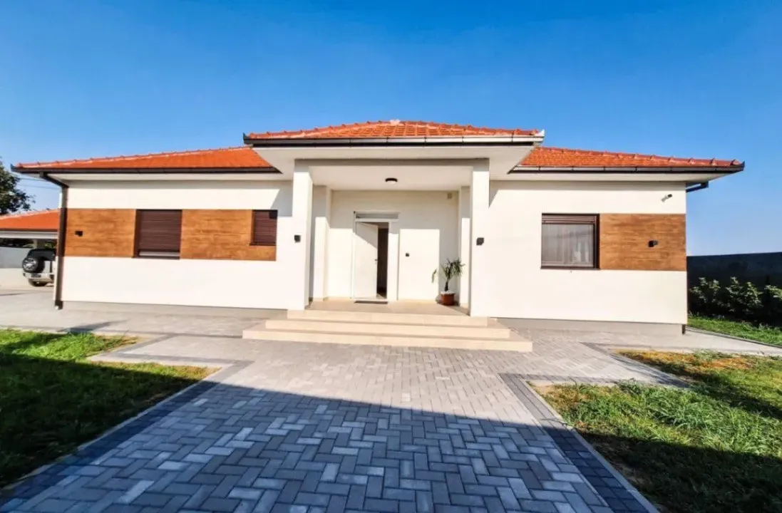 Sale, house, 200m², Donji Kokoti, Podgorica