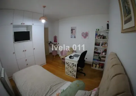 Dečja soba sa krevetom, radnim stolom i ugrađenim plakarom. - image 16