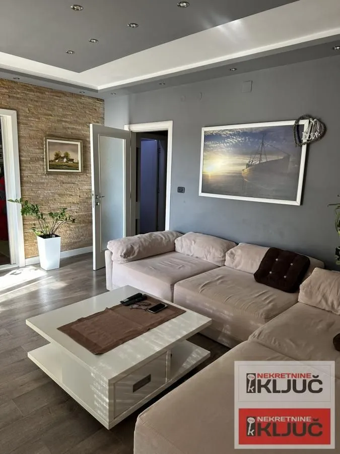 Prodaja, trosoban stan, 81m², Sajmište, Novi Sad