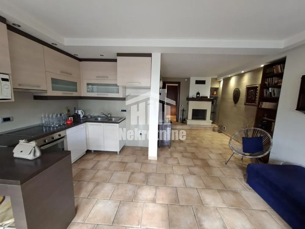 Izdavanje, kuća, 330m², Čukarica, Beograd