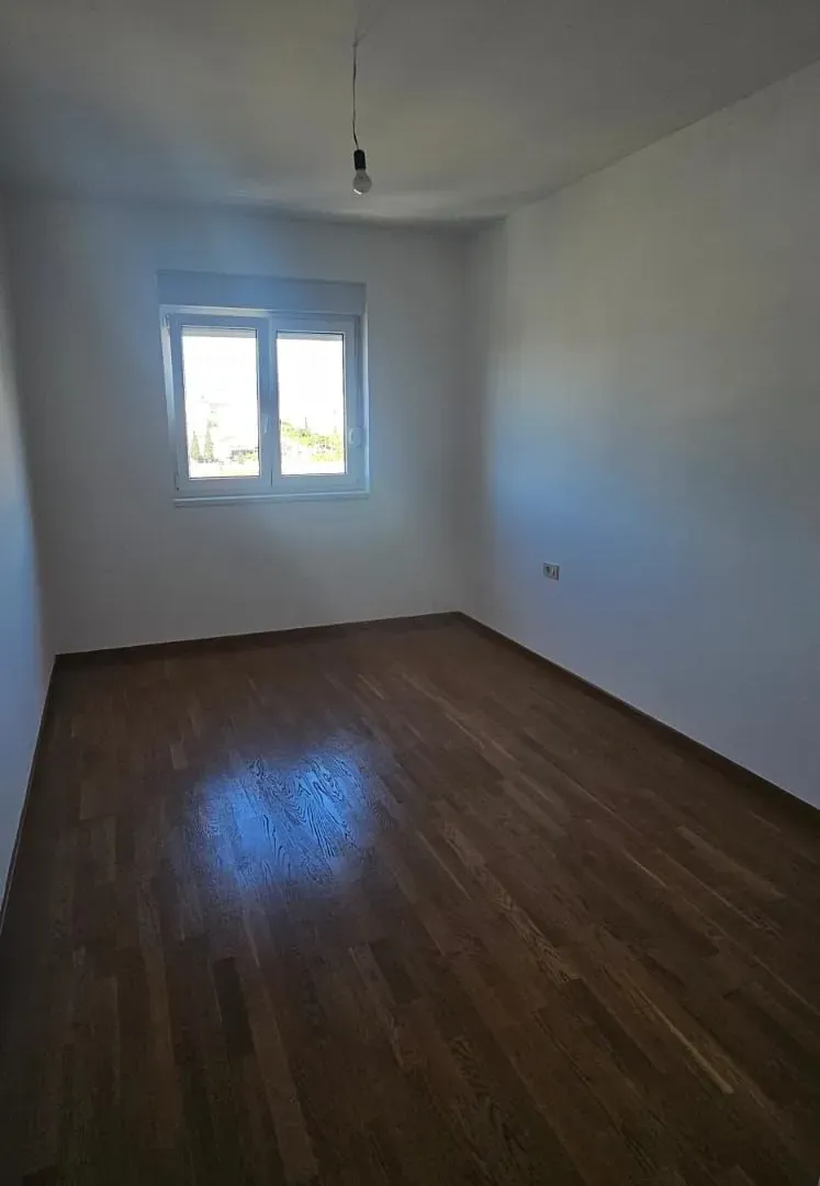 Izdavanje, dvosoban stan, 70m², Zagorič, Podgorica