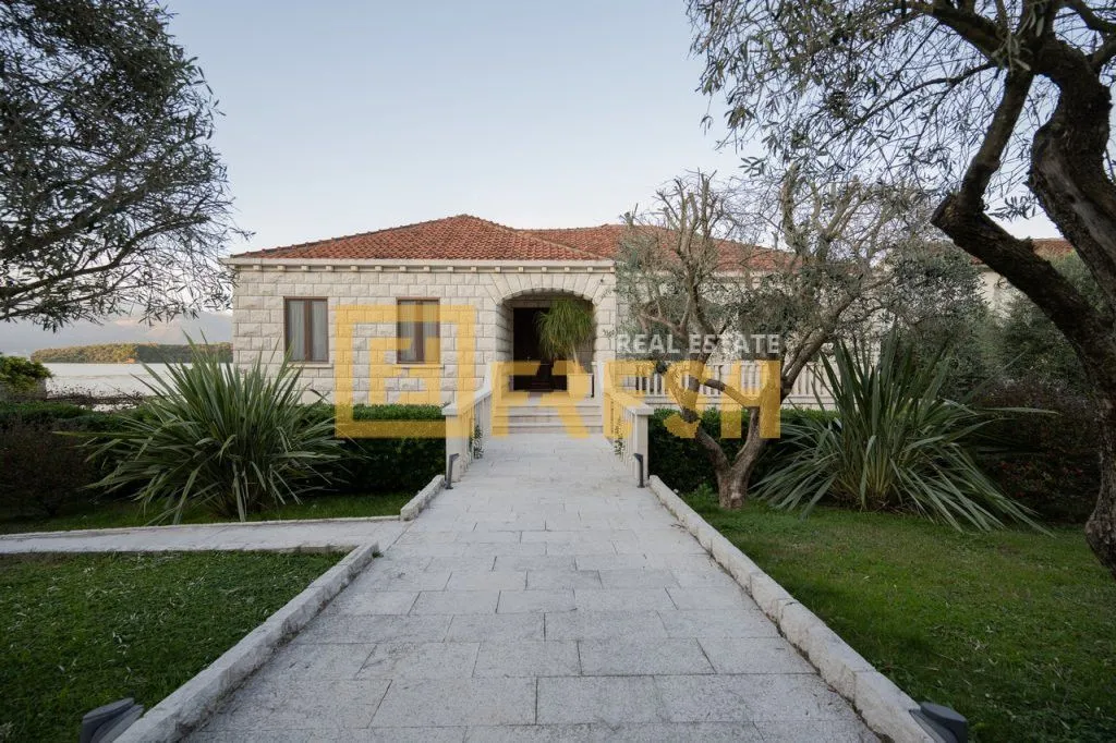 Prodaja, kuća, 300m², Tivat, Crna Gora
