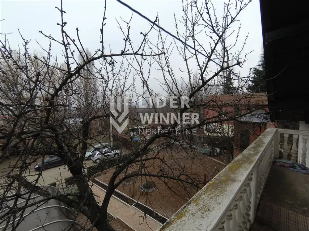 Prodaja, kuća, 214m², Zvezdarska Šuma, Zvezdara Sve Podlokacije