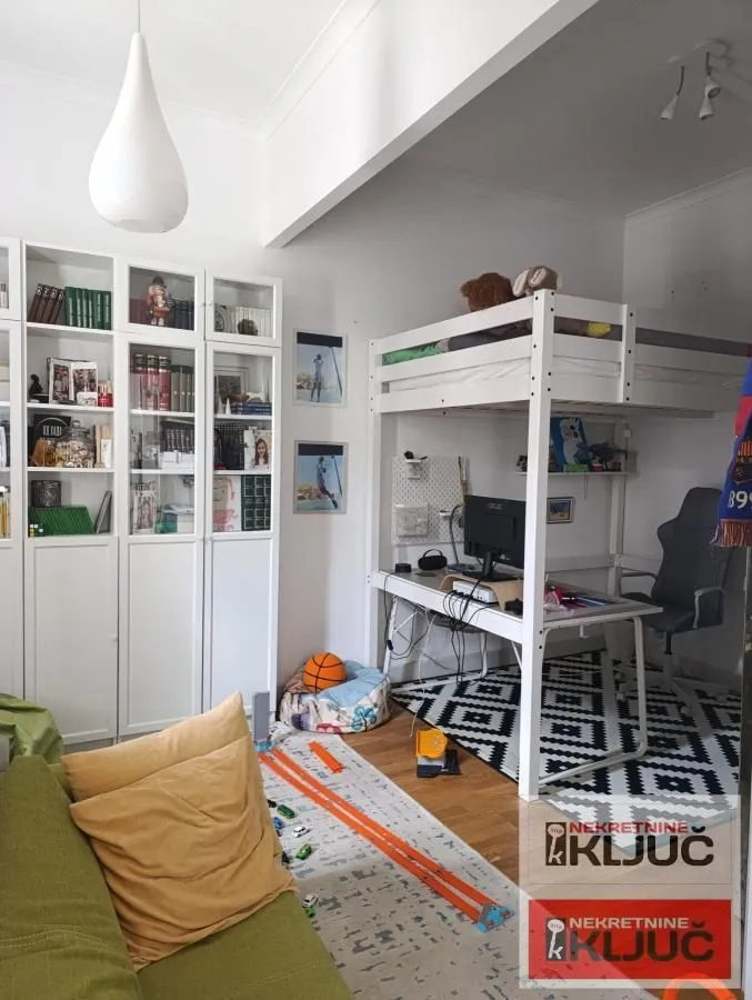 Prodaja, četvorosoban stan, 95m², Centar, Novi Sad