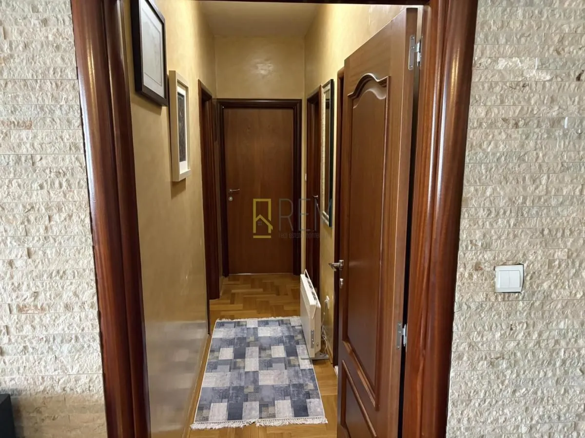 Prodaja, trosoban stan, 97m², Stari Aerodrom, Podgorica