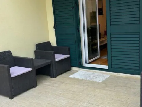 Izdavanje, dvosoban stan, 55m², Centar, Tivat - image 10