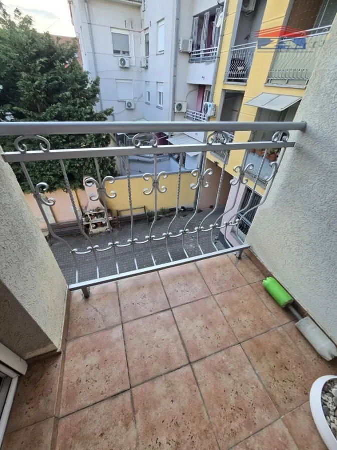 Izdavanje, trosoban stan, 64m², Sajmište, Novi Sad