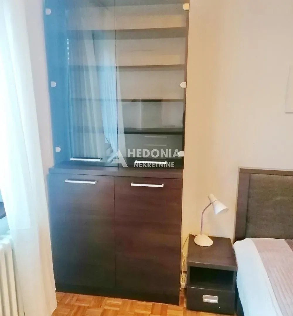 Rent, two bedroom apartment, 65m², Stari Grad, Beograd