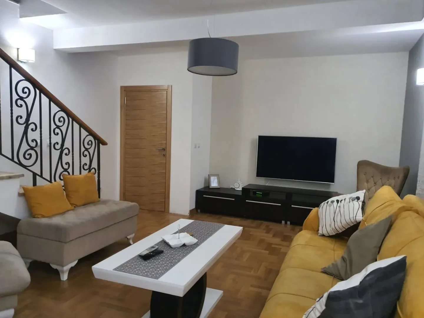 Izdavanje, stan, 100m², Zagorič, Podgorica