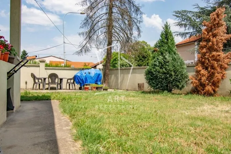 Sale, house, 238m², Petlovo Brdo, Beograd