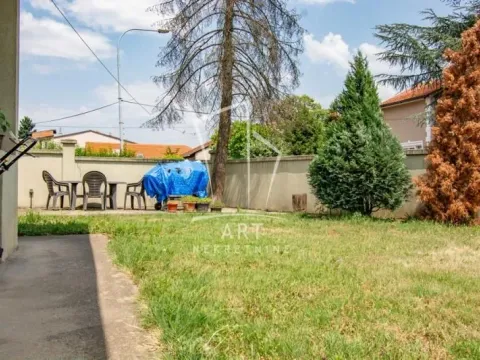 Prodaja, kuća, 238m², Petlovo Brdo, Beograd - image 4