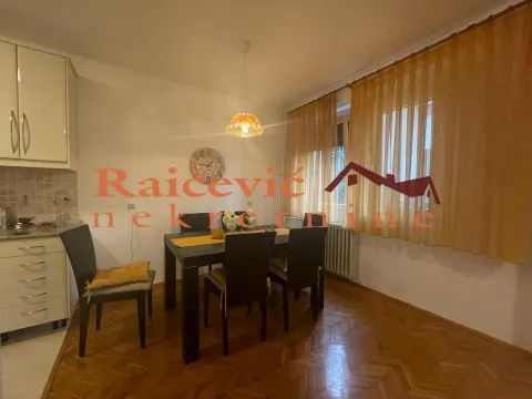 Izdavanje, trosoban stan, 74m², Vračar Hram, Vračar Sve Podlokacije - image 4