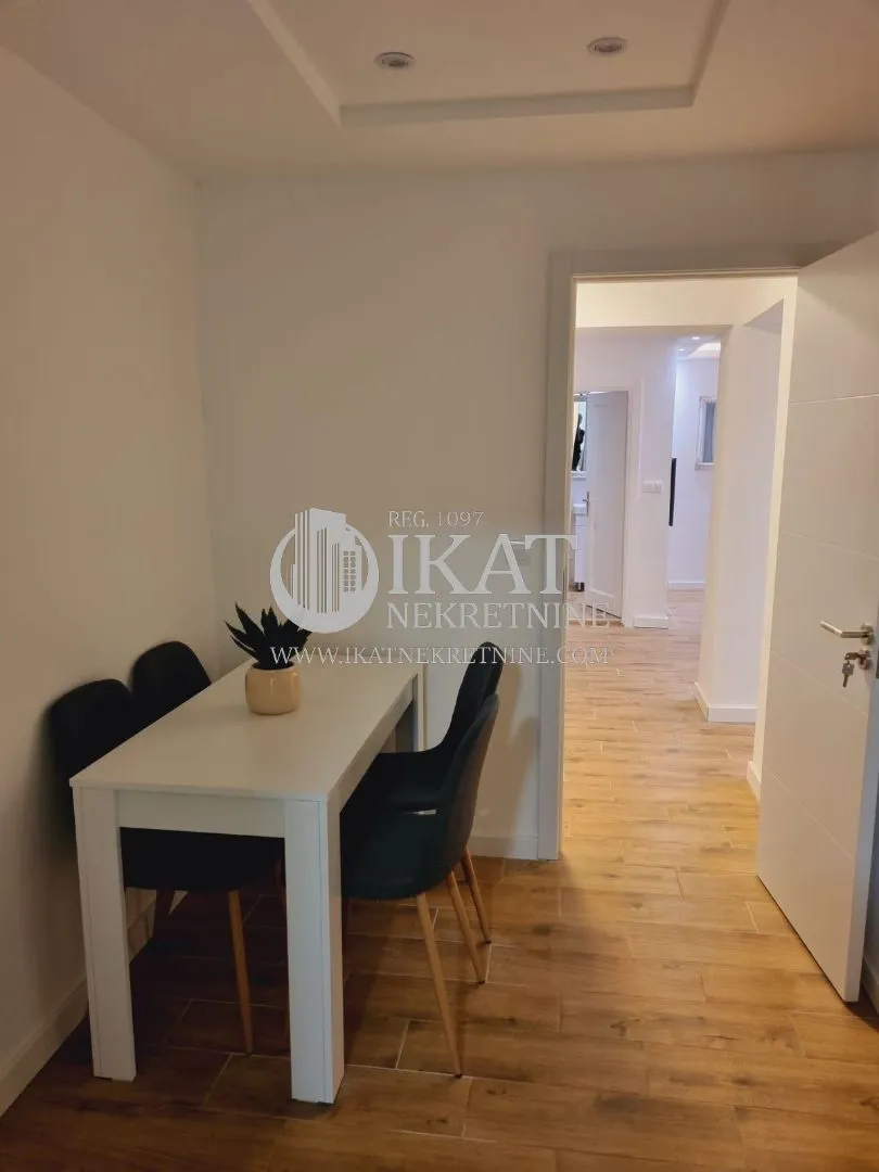 Sale, two bedroom apartment, 44m², Kalenić Pijaca, Vračar Sve Podlokacije