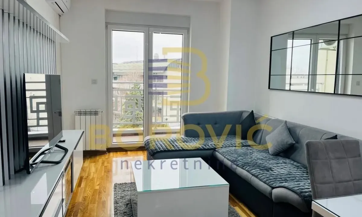 Izdavanje, dvosoban stan, 50m², Karaburma, Palilula Sve Podlokacije