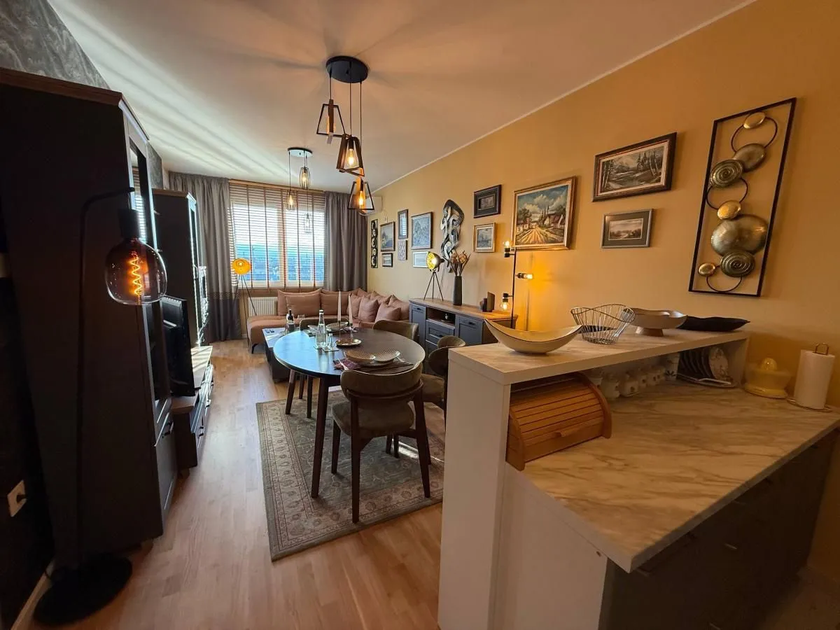 Prodaja, trosoban stan, 59m², Bulevar patrijarha Pavla, Novi Sad Sve Podlokacije