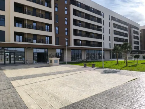 Izdavanje, dvosoban stan, 72m², City Kvart, Podgorica - image 1