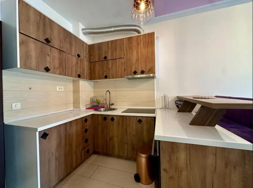 Modern kitchen with wooden elements and a bar counter.