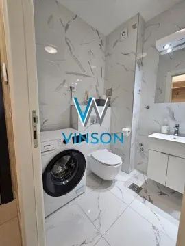 Savremeno opremljeno kupatilo sa veš mašinom, umivaonikom i tuš kabinom. - image 11
