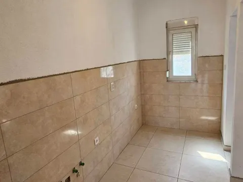 Izdavanje, dvosoban stan, 70m², Podgorica, Crna Gora - image 2