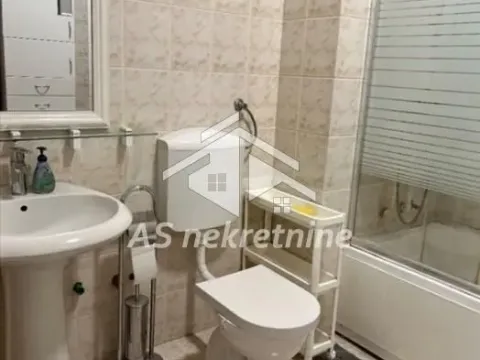Izdavanje, četvorosoban stan, 135m², Senjak, Beograd - image 22