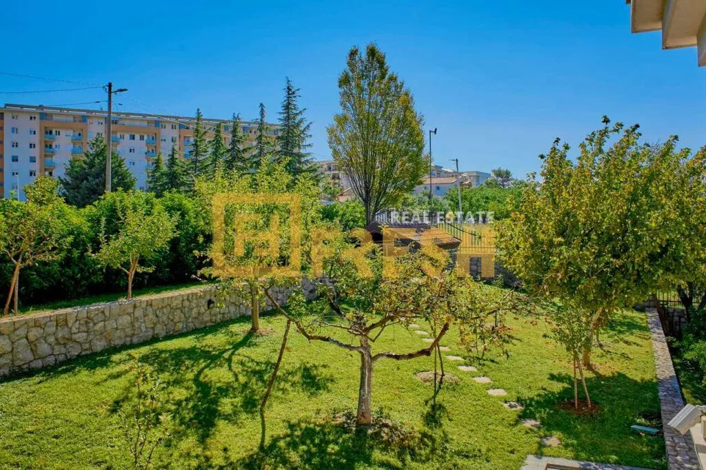 Sale, house, 300m², Zagorič, Podgorica