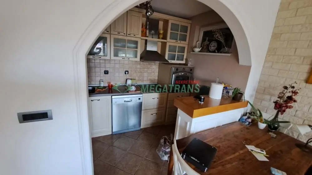 Izdavanje, četvorosoban stan, 112m², Grbavica, Novi Sad Sve Podlokacije