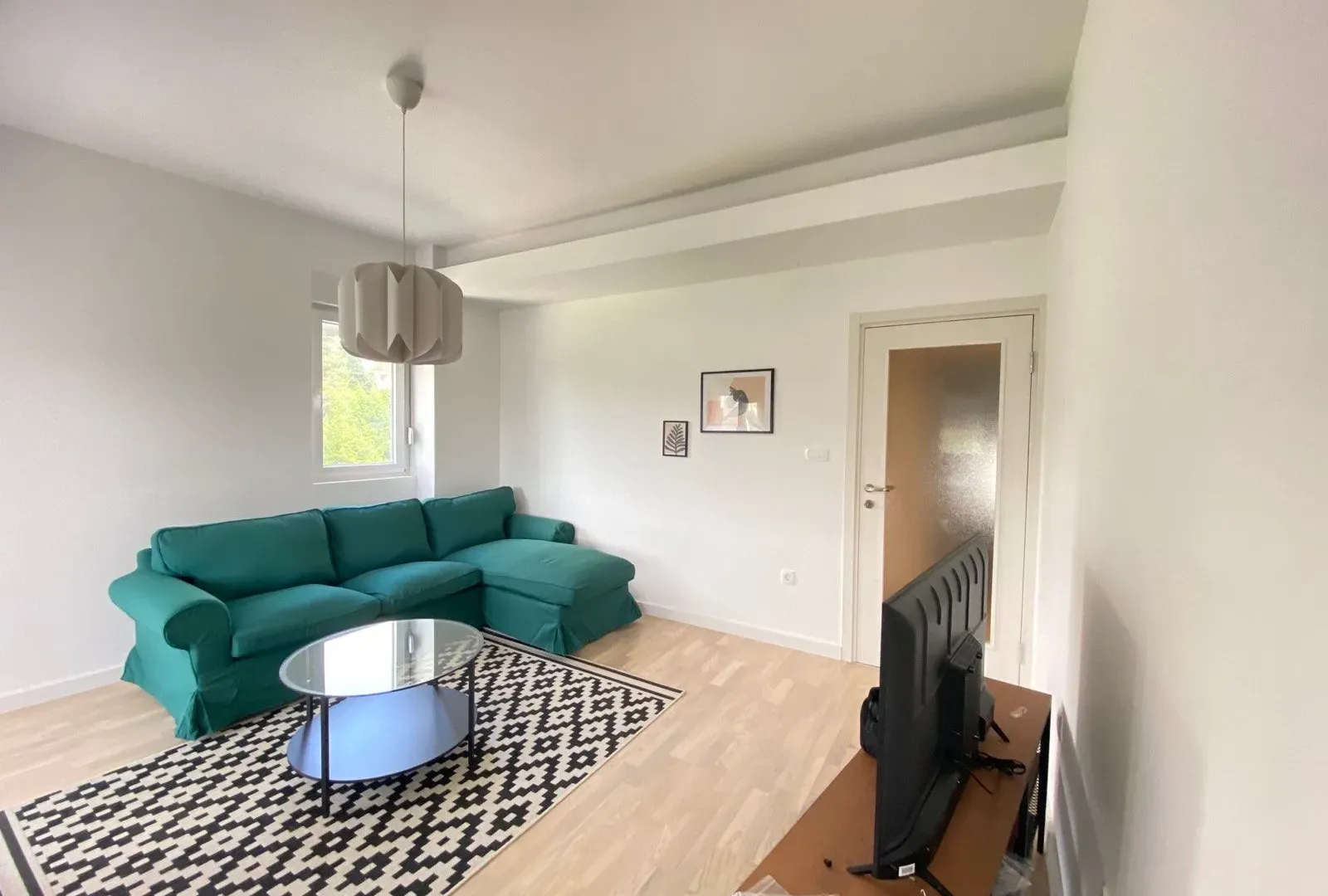 Izdavanje, dvosoban stan, 67m², Centar, Podgorica