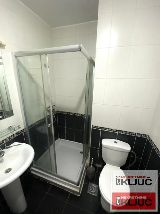 Izdavanje, garsonjera, 34m², Rotkvarija, Novi Sad Sve Podlokacije