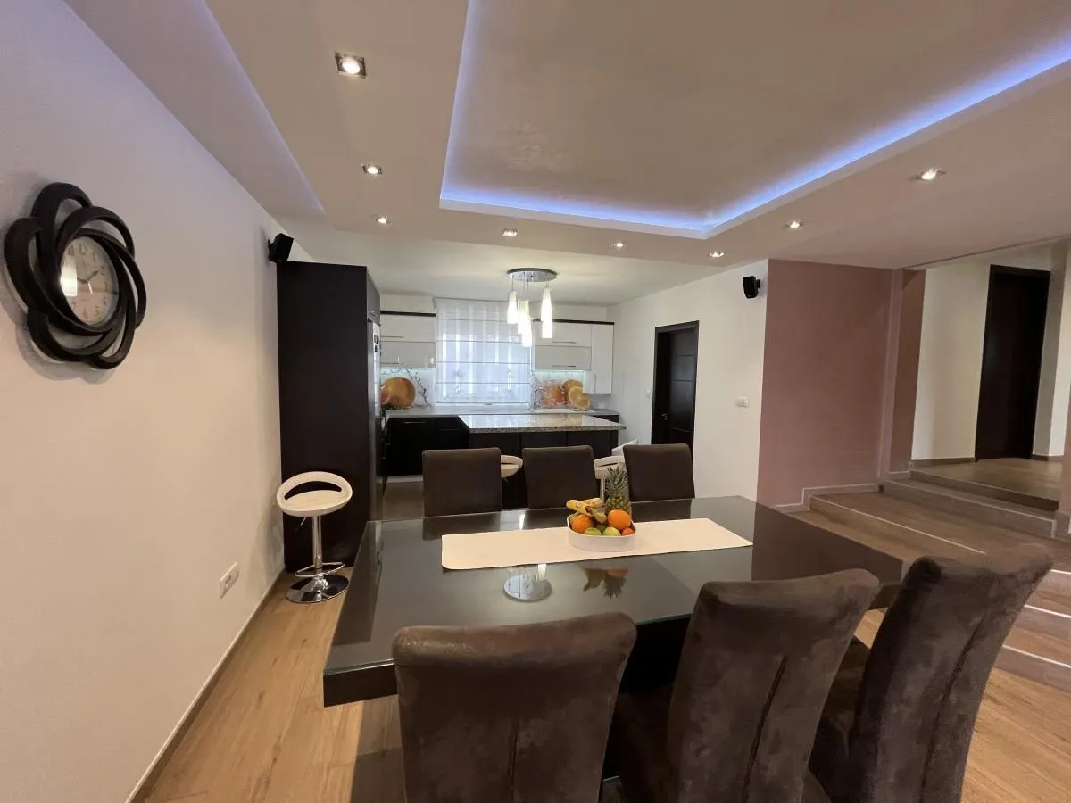 Sale, house, 402m², Adice, Novi Sad Sve Podlokacije