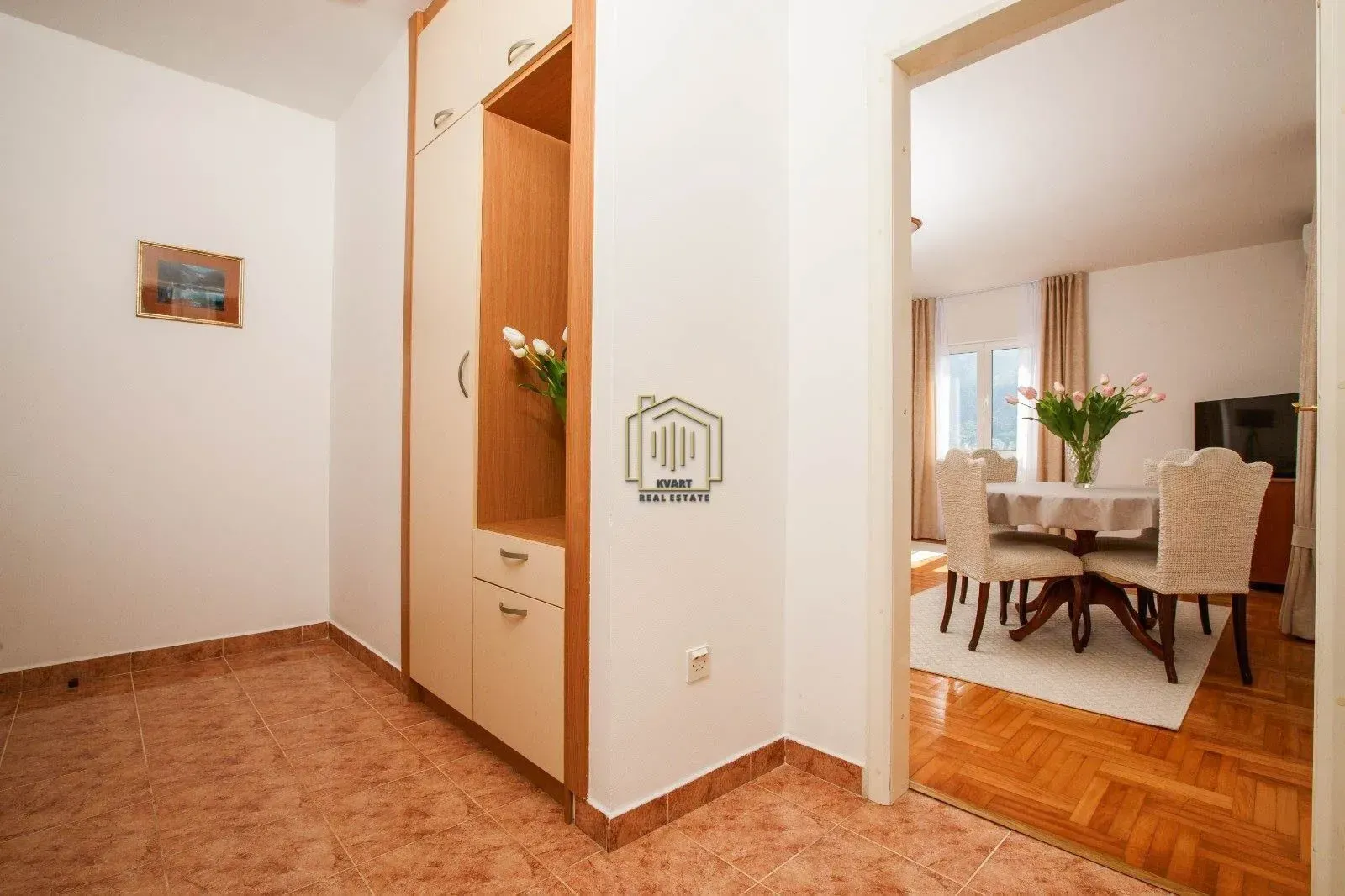 Izdavanje, dvosoban stan, 70m², Dobrota, Kotor