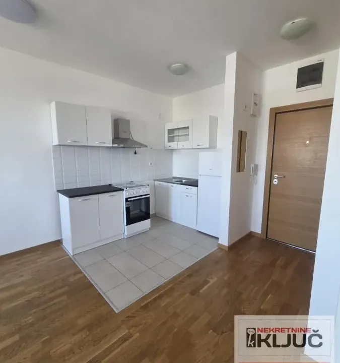 Izdavanje, jednosoban stan, 38m², Sajmište, Novi Sad