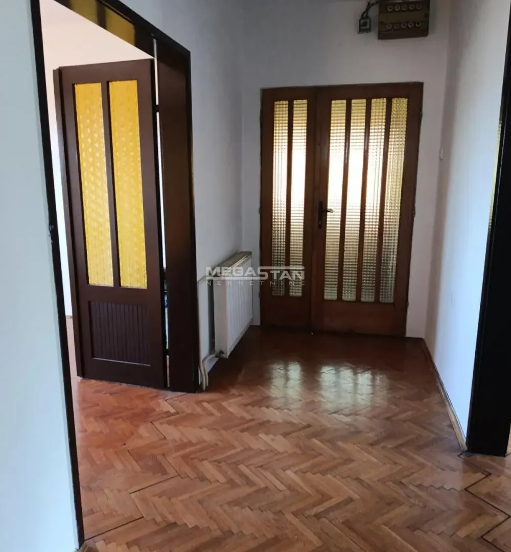 Sale, house, 270m², Mali Mokri Lug, Zvezdara Sve Podlokacije