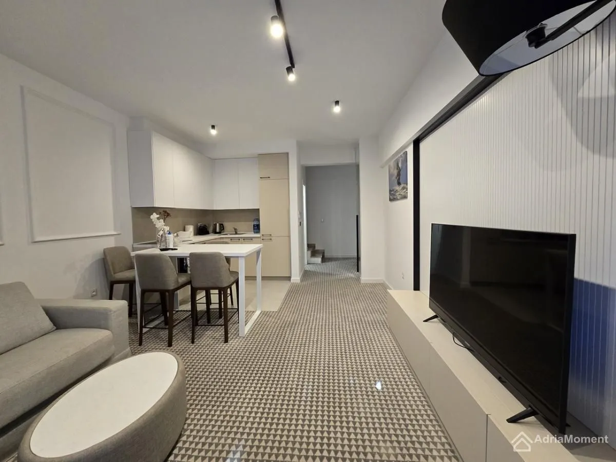 Prodaja, jednosoban stan, 74m², Centar, Budva